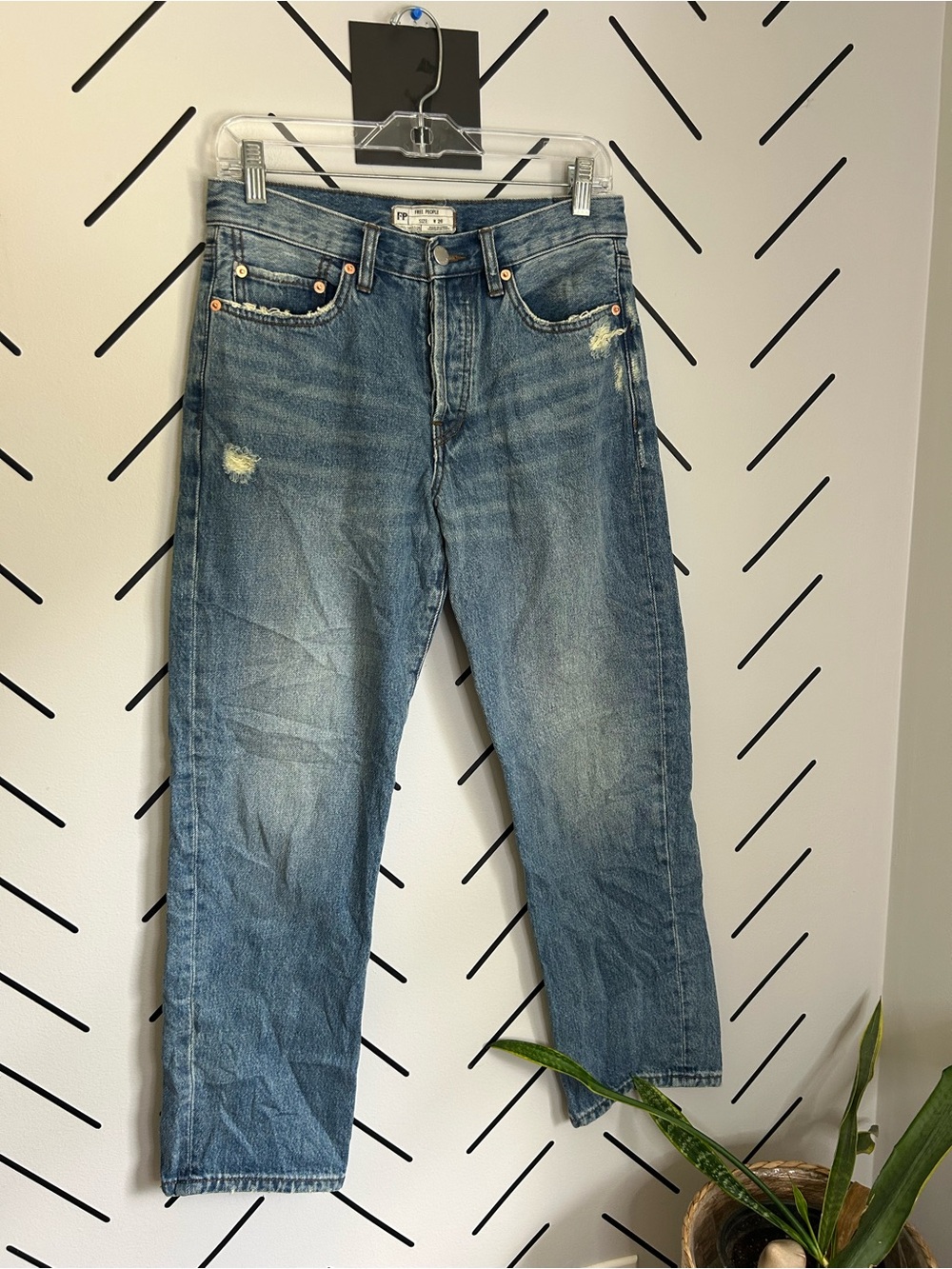 Free people straight leg medium wash mid rise jeans